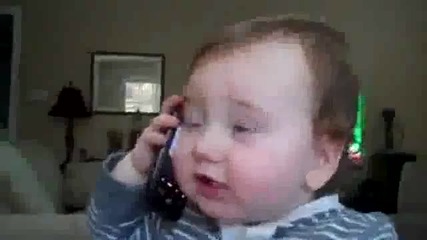 Бебе говори по телефона'смях