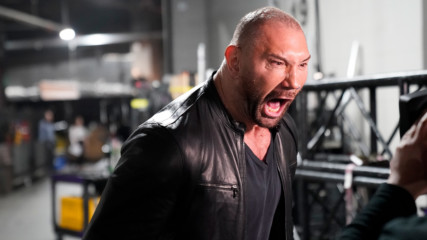 Рик Флеър отговаря на атаката на Батиста на рождения му ден: WWE
