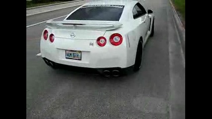 Nissan R35 Gtr With Turbo Back Exhuast