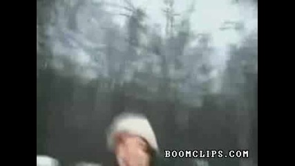 огромен взрив направен от удар