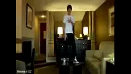 Justin_bieber_falling_off_a_tabl