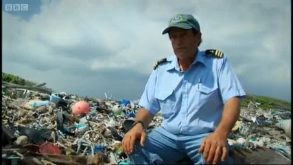The dangers of marine debris to the albatross - Hawaii - Message in the Waves - Bbc 