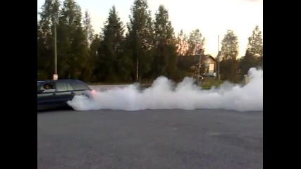 Mercedes 300 Turbo Diesel Burnout