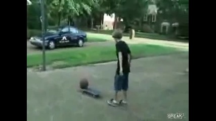Момче се накаутира само с баскетболна топка 