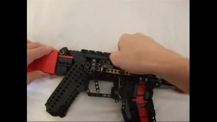 Автомат Калашников направен от Лего 