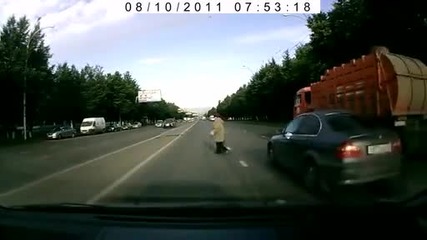 Луда Пенсионерка На Магистралата