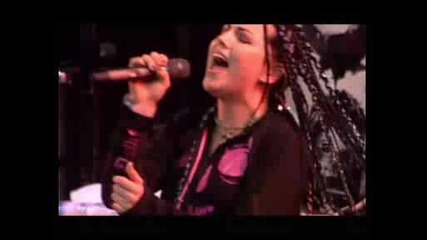 Evanescence - Farther Away (live) (превод)