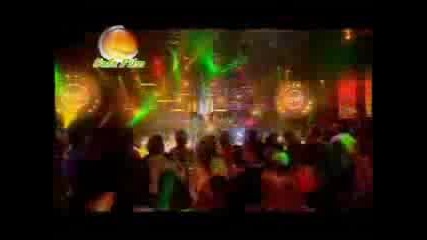 Rihanna - Pon De Replay Live