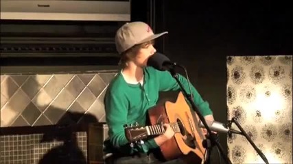 Jb One Time live he forget the words Cute