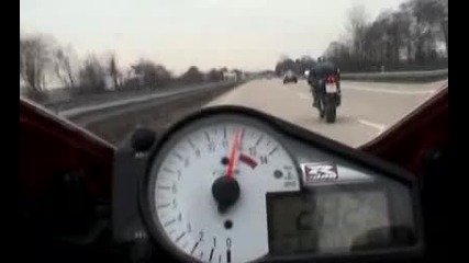Yamaha R1 vs Suzuki Gsx - R 1000 