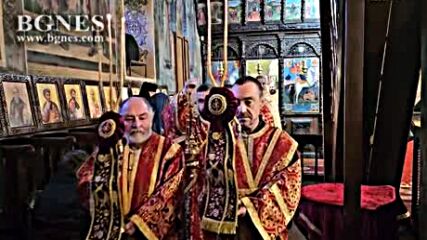Стотици миряни се прощават със сливенския митрополит Йоаникий