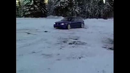 [ Vw R32 Unresonated Exhaust in snow ]