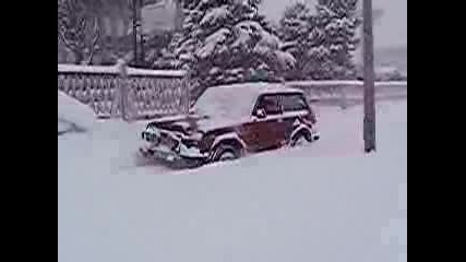 Lada Niva Through The Furst Snow Of 2008