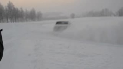 Каране на Ролс Ройс в снега 