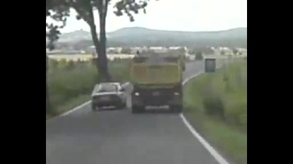 Шкода срещу камион ... :)