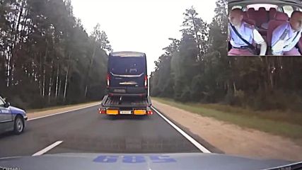 Полицаи гонят пиян шофьор на автовоз !