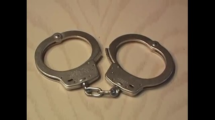 Как лесно да отключите белезници!