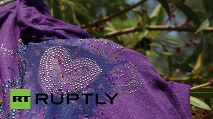 Greece: Refugees gather in Athens park, authorities provide free food
