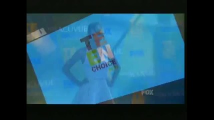 Селена изпълнява Love You Like a Love Song на Teen Choice Award 2011