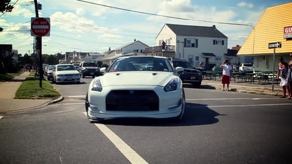 Страшен Nissan Gt - r