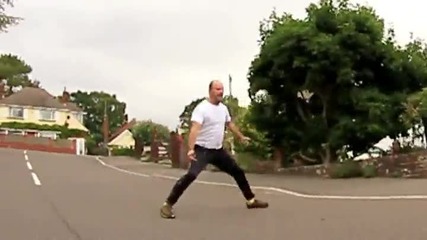 Скейтър Vs. пиян съсед