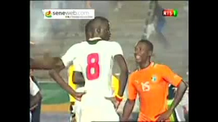Два гола на Дрогба ядосаха феновете, Сенегал - Кот Д'ивоар бе прекратен