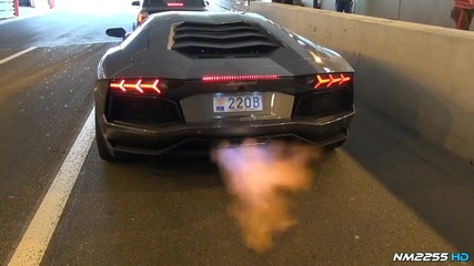 Aventador бълва огън