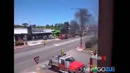 Запалена кола бяга от пожарната