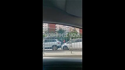 Верижна катастрофа блокира столичния бул. „Александър Малинов“