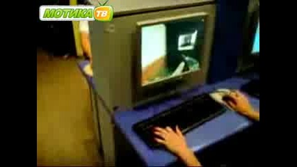 Мъж губи 3 игри на cs от жена и полудява!!