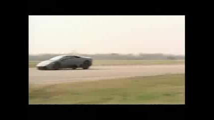 Lamborghini Reventon vs. Tornado 