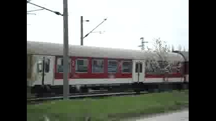 Успоредно каране с влак Варна-София