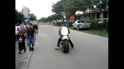 Дейв Батиста със страхотния си Мотоциклет !!!! -