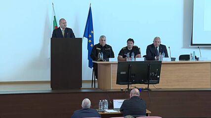 Премиерът: МВР не може да определя политическия резултат, трябва да е гарант за свободния вот
