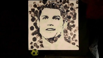 Художник рисува Кристиано Роналдо с футболна топка