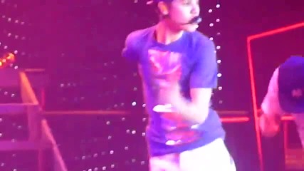 Justin Bieber izpylniava Runaway Love ( 20.03.11 - Manchestyr ) 