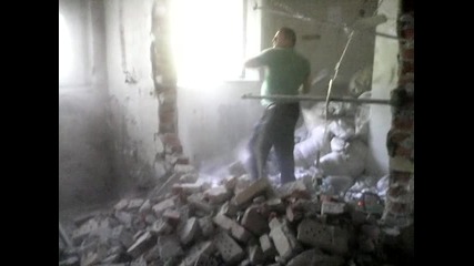 кърти чисти извозва къртене на бетон тухла фаянс теракот събаря сгради почиства тавани и мазета wwwr