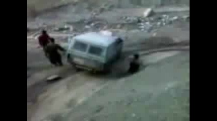 Сговорна Дружина Джип Обръща
