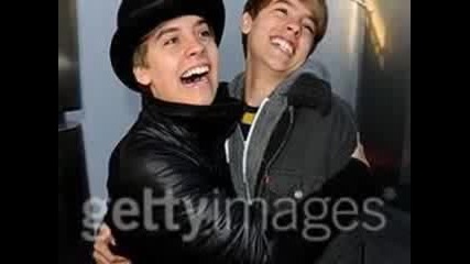 dylan and cole sprouse (mika - relax, take it essy) (nai - snimki ot The Kick Ass Premiere) s 