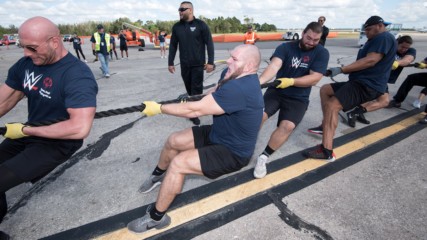 Звезди от WWE в специално олимпийско предизвикателство
