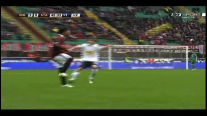 Роналдиньо Подава Без да Гледа Към Топката - Невероятно ! 