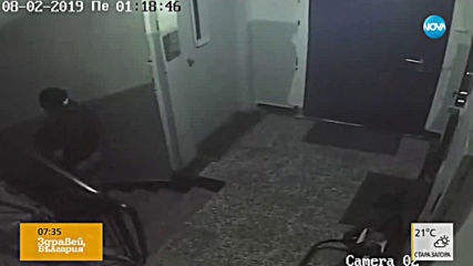 „Дръжте крадеца”: Мъж задигна детска количка от вход
