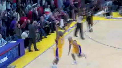 Kobe Bryant ( Коби Браянт ) с печеливша точка в последната секунда! 