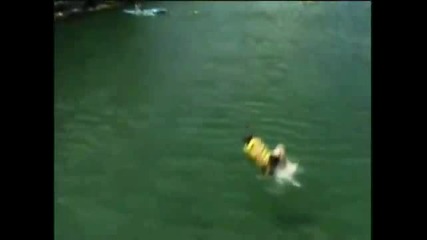 Супер маняшки скокове във вода
