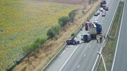 Тир се вряза в кола в насрещното на „Тракия”, загинаха мъж и две деца