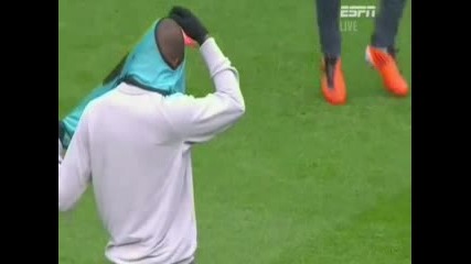 Комично! На Балотели му е много сложно...