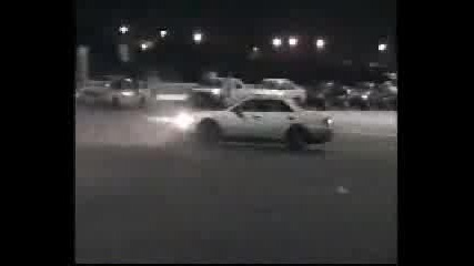 Шофьор Върти Колата Си Както Си Поиска