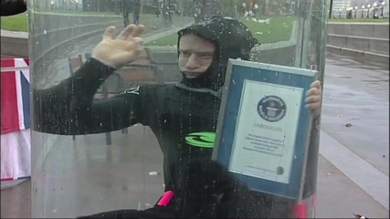 Жонглиране Под Вода - Световен Рекорд На Гинес 