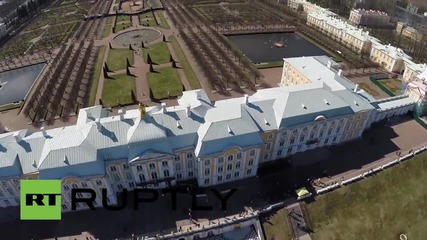 Дрон снима двореца Петерхоф в Санкт Петербург