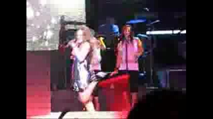Hilary Duff - Never Stop (live)
